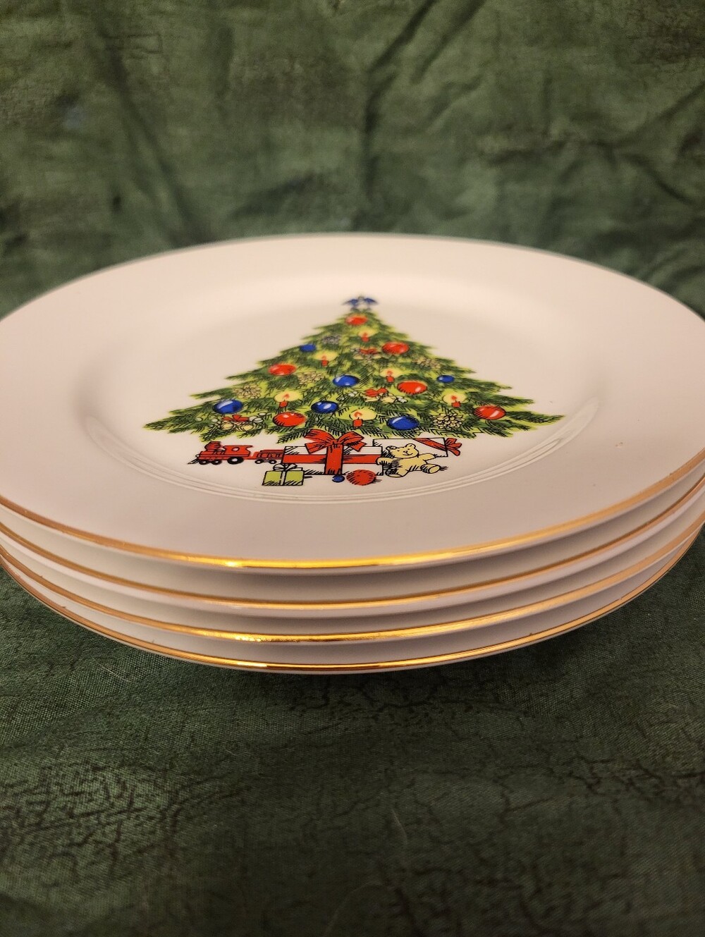 Seagull Fine China Set Of 4 Festive Christmas Tree Dessert Plates